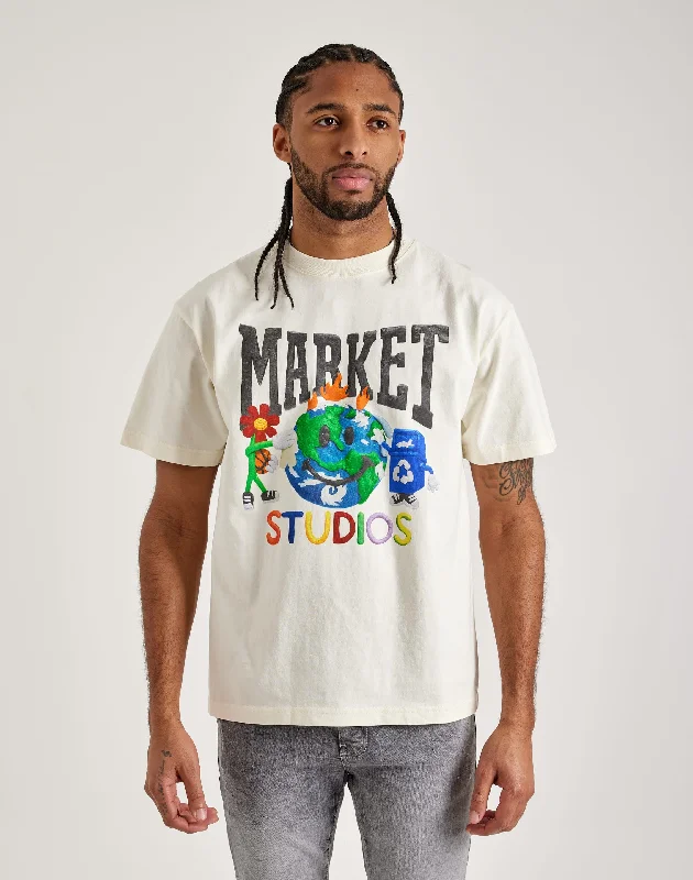 Market  Smiley Studio Tee Laid