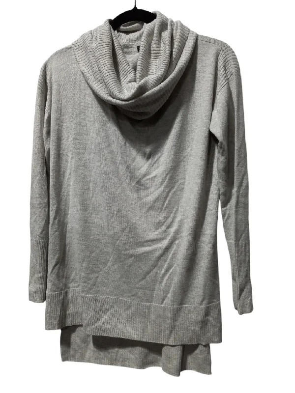 Top Long Sleeve By Cupio In Grey, Size: M Monochromatic All