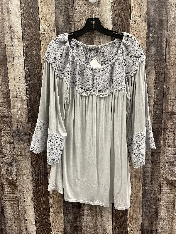 Top Long Sleeve By Pol In Silver, Size: M Tailored