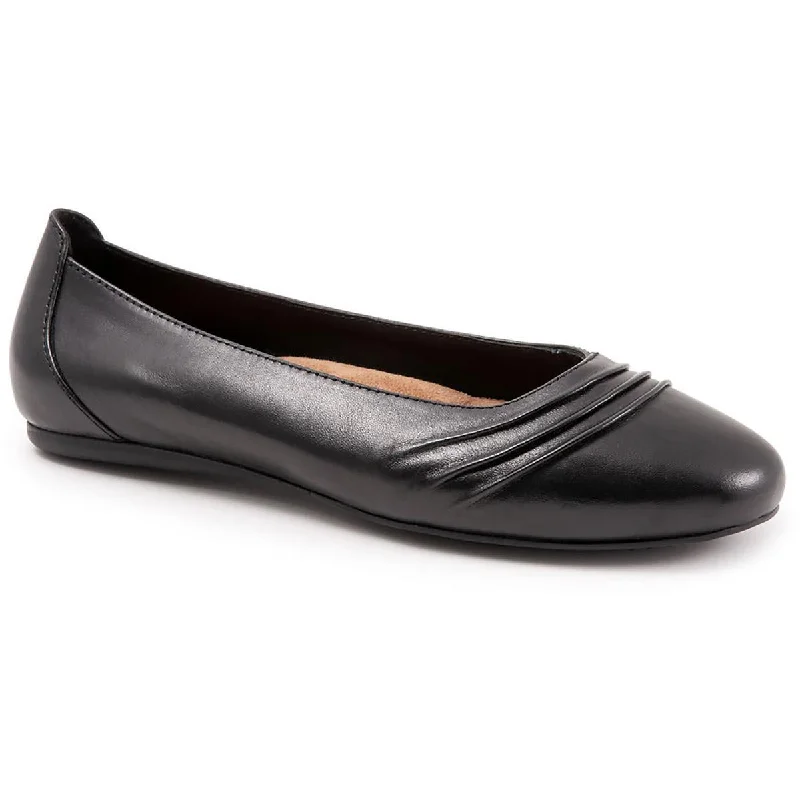 SoftWalk Womens Safi  Slip On Leather Loafers