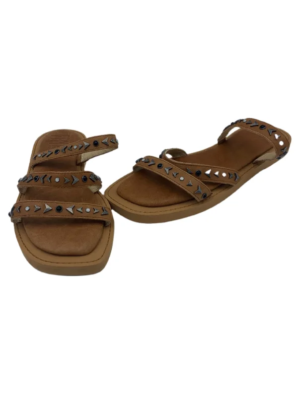 Brown Sandals Designer Frye, Size 9.5