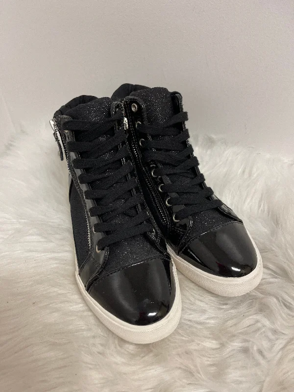 Shoes Sneakers By Guess In Black, Size: 7.5