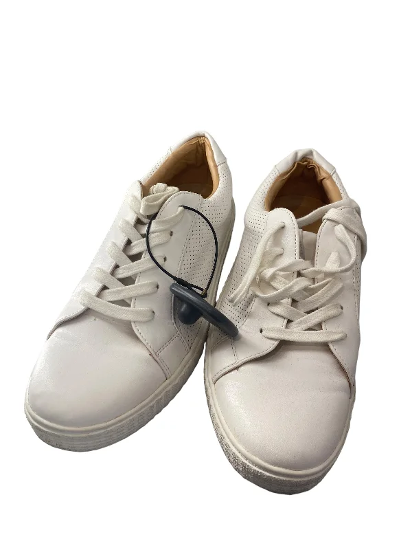 Shoes Sneakers By Steve Madden In White, Size: 9.5