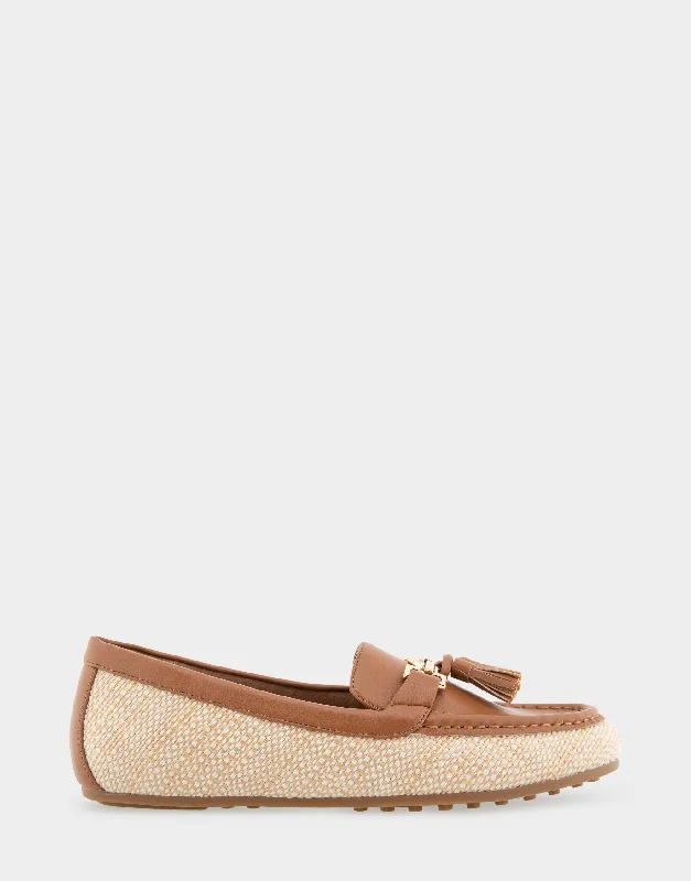 Deanna Minimalist Sneaker Style  